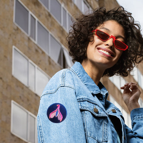 3 “Feminist” embroidered badges to enhance your looks